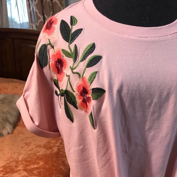 NWOT Pink Floral Embroidered Top - Picture 4 of 12